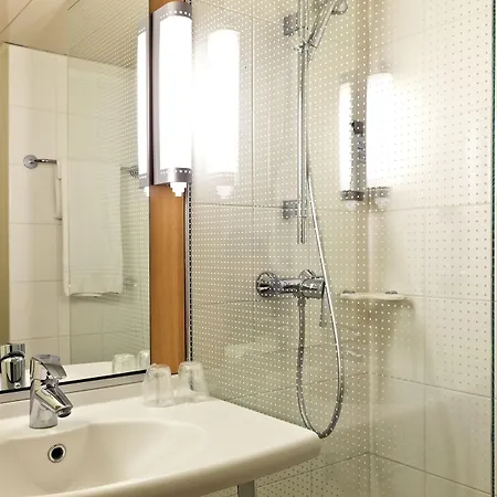 Ibis Centre Hotel 3*