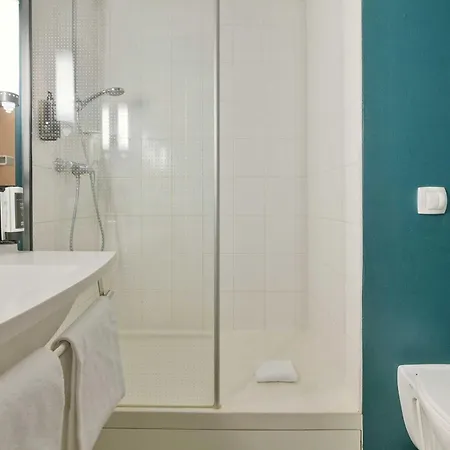 Ibis Centre Hotel 3*