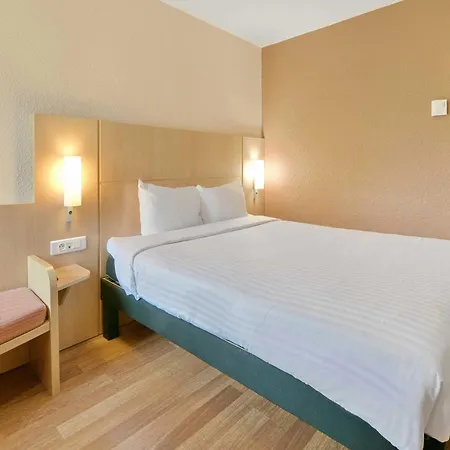 Hotel Ibis Centre 3*