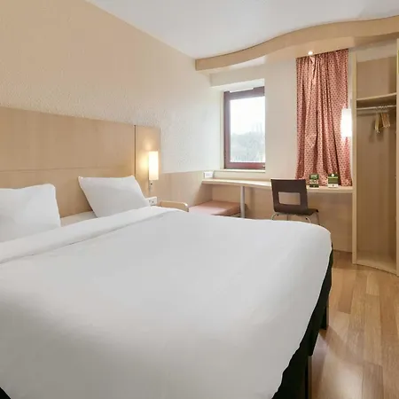 Ibis Centre Hotel 3*