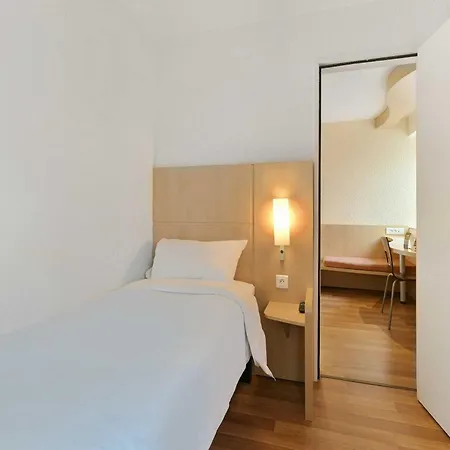 Ibis Centre Hotel 3*