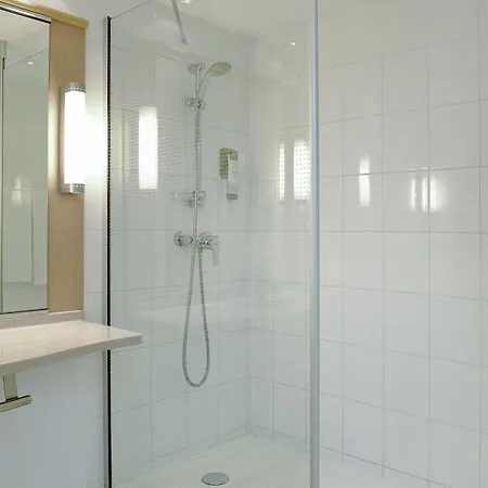 Ibis Centre Hotel 3*