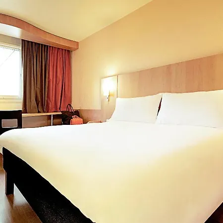 Ibis Centre Hotel 3*
